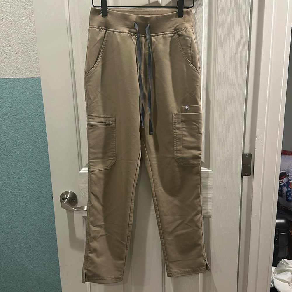 FIGS Yola tan scrub bottom size XS petite